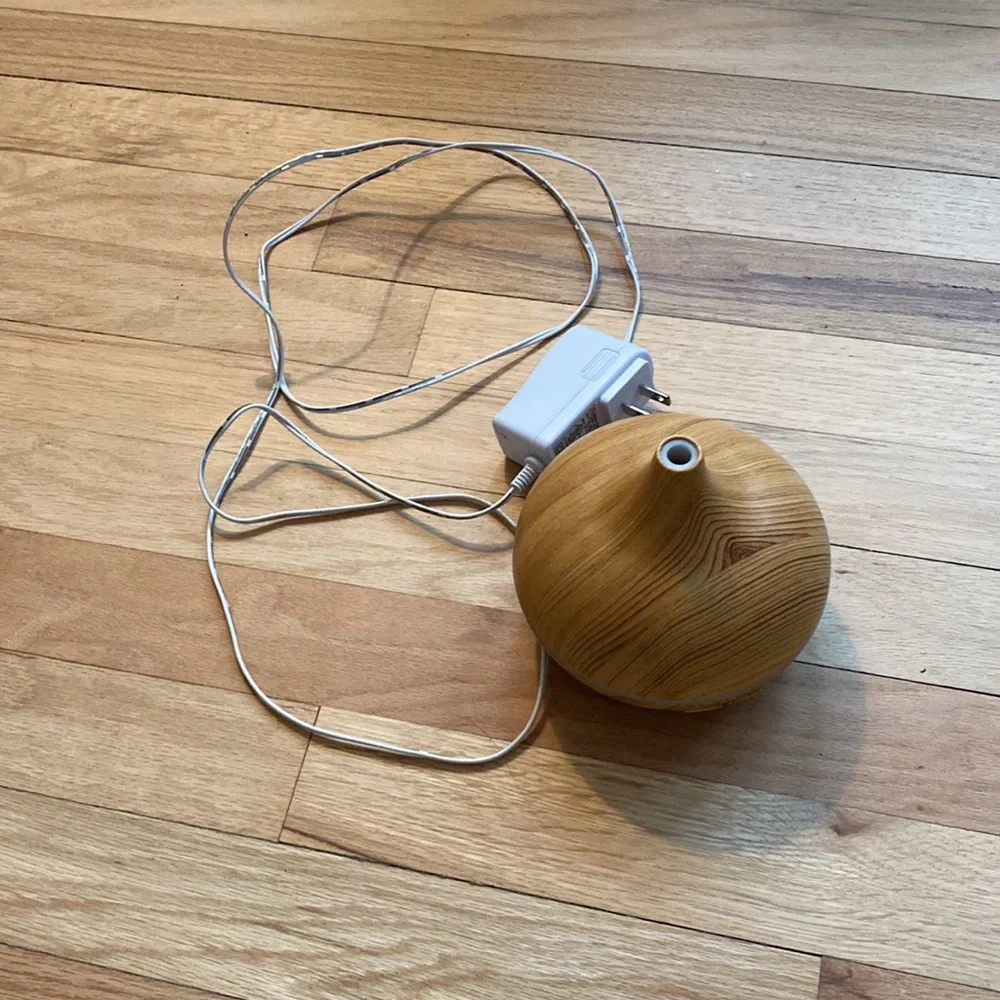 Essential oil diffuser or mini humidifier water diffuser
